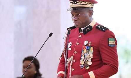 Général Oligui Nguema