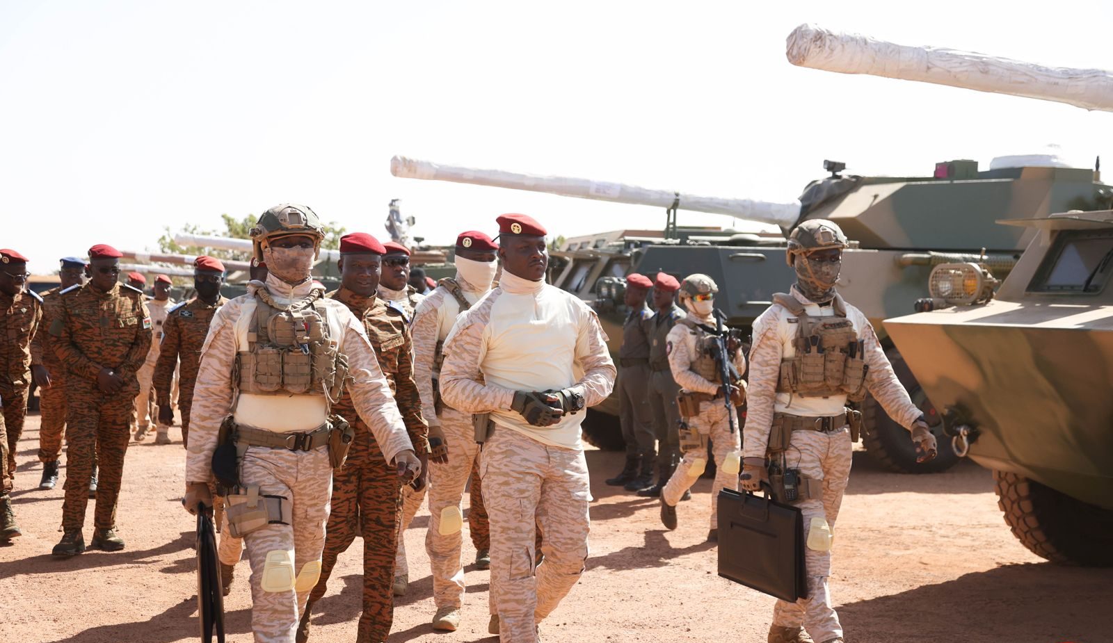 Burkina Faso : Le Capitaine Ibrahim TRAORE dote les forces armées d&rsquo;un lot de matériel stratégique