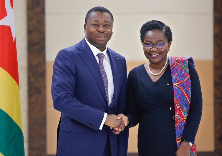 Togo : Le gouvernement soutient l’assurance maladie universelle en investissant dans les médicaments génériques