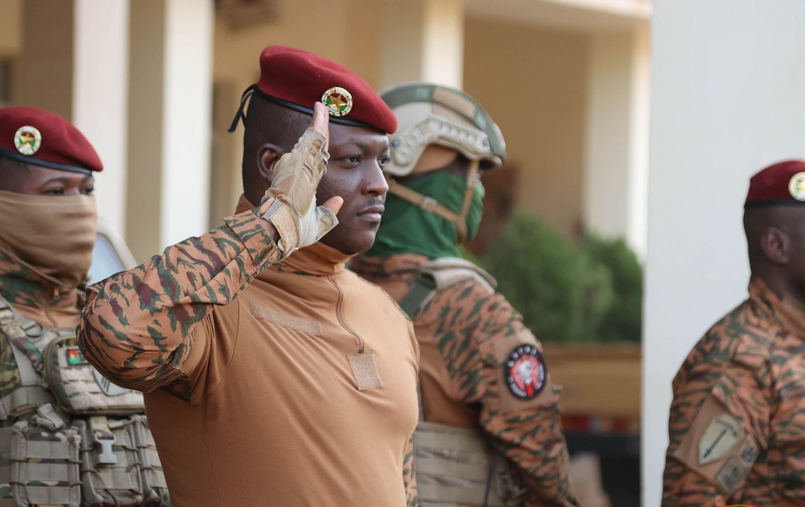 Burkina Faso : Le Capitaine Ibrahim Traoré, un messie de la souveraineté africaine