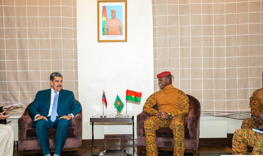 Burkina Faso : Une rencontre stratégique à Moscou entre le Président Ibrahim Traoré et son Homologue Nicolas Maduro 