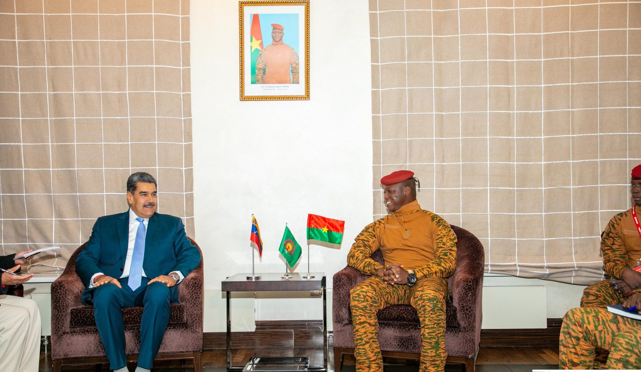 Burkina Faso : Une rencontre stratégique à Moscou entre le Président Ibrahim Traoré et son Homologue Nicolas Maduro 
