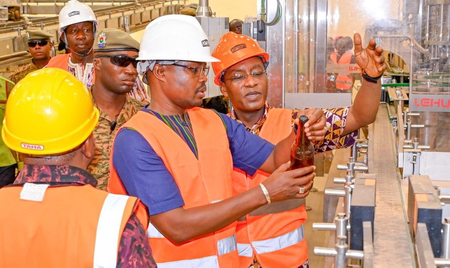 Burkina Faso : Le PM Rimtalba Jean Emmanuel Ouédraogoannonce l’imminente réouverture de la SN-BRAFASO à Komsilga pour la relance industrielle 